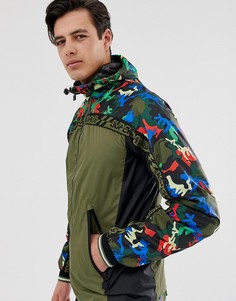 Куртка цвета хаки с камуфляжным принтом и фирменной лентой Superdry - Зеленый