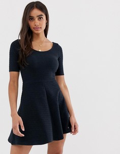 Фактурное короткое приталенное платье Superdry - Темно-синий