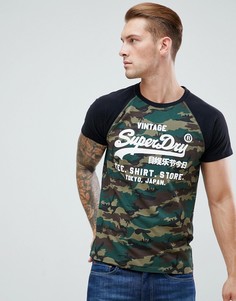 Футболка хаки с камуфляжным принтом, рукавами реглан и логотипом Superdry - Зеленый