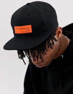 Черная бейсболка с неоновой нашивкой ASOS DESIGN - Черный