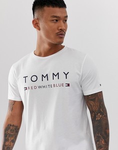Белая футболка с круглым вырезом и логотипом на груди Tommy Hilfiger - Белый