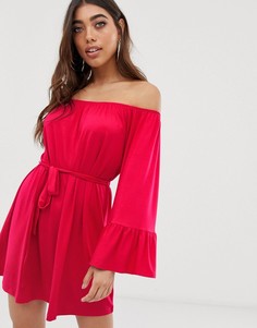 Платье с открытыми плечами и расклешенными рукавами Lipsy - Розовый