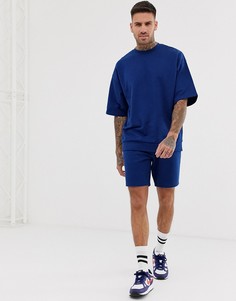 Спортивный костюм с oversize-свитшотом с короткими рукавами и облегающими шортами яркого темно-синего цвета ASOS DESIGN - Темно-синий