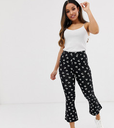 Укороченные расклешенные брюки с принтом ASOS DESIGN Petite - Мульти