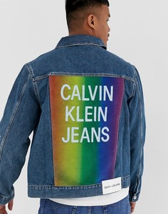 Синяя джинсовая куртка с принтом на спине Calvin Klein Jeans - Pride - Темно-синий