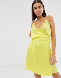 Желтое платье на бретельках с запахом и кружевом Missguided - Мульти