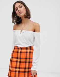 Белый трикотажный топ с открытыми плечами Bershka - Белый