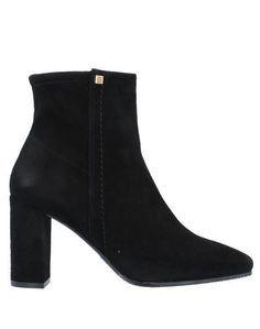 Полусапоги и высокие ботинки Stuart Weitzman