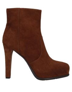 Полусапоги и высокие ботинки Perego Shoes
