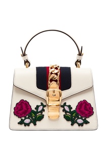 Белая сумка Sylvie с вышивкой Gucci