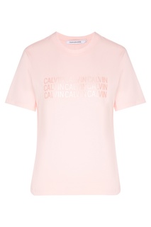Розовая футболка с логотипами Calvin Klein