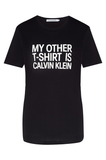 Черная футболка с надписью Calvin Klein