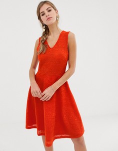 Короткое приталенное платье Y.A.S Caia - Красный