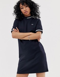 Платье-футболка с высоким воротом и логотипом Fred Perry - Синий