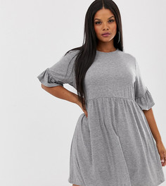 Свободное серое платье с оборкой PrettyLittleThing Plus - Серый
