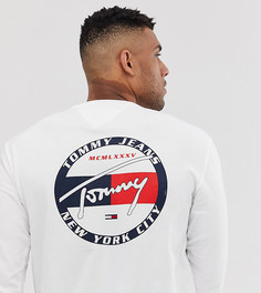 Белый лонгслив с логотипом Tommy Jeans эксклюзивно для Asos - Белый