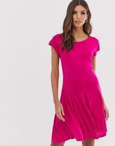 Приталенное платье со свободной юбкой French Connection - Розовый