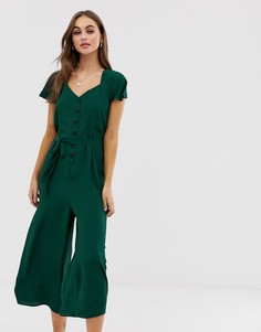Комбинезон на пуговицах с оборками и вырезом на спине ASOS DESIGN - Зеленый