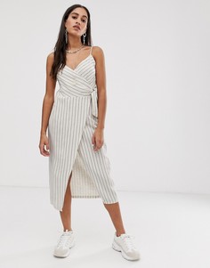 Платье серовато-бежевого цвета с запахом Bershka - Белый