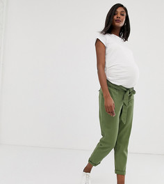 Мягкие саржевые брюки с завязкой и посадкой под животом ASOS DESIGN Maternity - Зеленый