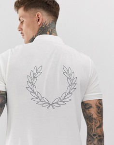 Белая футболка-поло из ткани пике с изображением венка на спине Fred Perry - Белый
