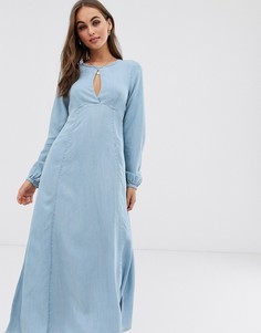 Джинсовое платье макси с вырезом капелькой ASOS DESIGN - Синий