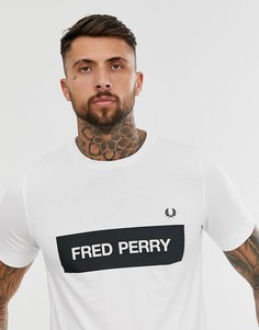Белая футболка с принтом Fred Perry - Белый