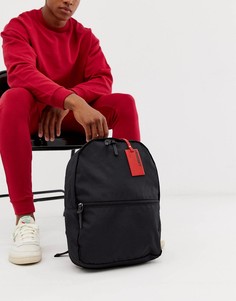 Черный рюкзак с красной багажной биркой ASOS DESIGN - Черный