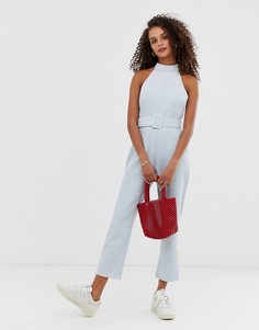 Голубой джинсовый комбинезон халтер с поясом ASOS DESIGN - Синий