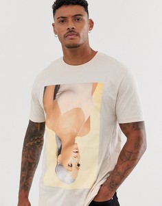 Свободная футболка с принтом Ariana Grande спереди и на спине ASOS DESIGN - Бежевый