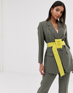Пиджак в тонкую полоску с крупной уплотненной пряжкой на ремне ASOS DESIGN Рremium - Мульти