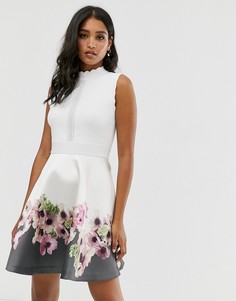 Короткое приталенное платье с принтом Ted Baker - Janyis neopolitan - Мульти