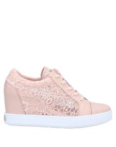 Низкие кеды и кроссовки Guess