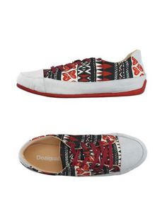 Низкие кеды и кроссовки Desigual