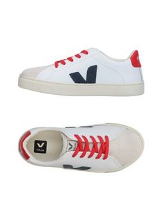 Низкие кеды и кроссовки Veja