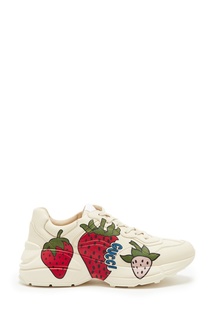 Кроссовки с ягодным принтом Rhyton Gucci