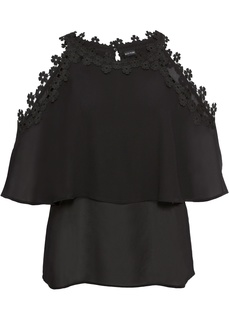 Блузка с кружевом и вырезами на плечах Bonprix