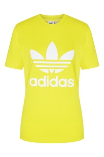 Желтая футболка с логотипом-трилистником Adidas