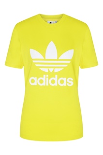 Желтая футболка с логотипом-трилистником Adidas