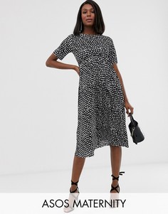Монохромное платье миди в горошек, с плиссировкой и поясом ASOS DESIGN Maternity - Мульти