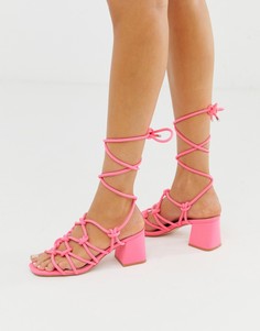 Ярко-розовые босоножки на среднем каблуке с завязкой на щиколотке Public Desire Freya