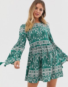 Короткое приталенное платье с длинными рукавами и принтом пейсли Glamorous - Мульти