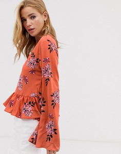 Блузка с цветочным принтом и оборкой Glamorous - Мульти