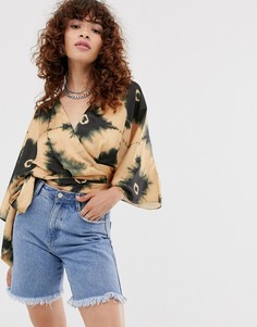 Атласный топ с глубоким вырезом, рукавами летучая мышь и принтом тай-дай ASOS DESIGN - Мульти