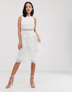 Белое кружевное платье миди приталенного кроя Chi Chi London - Белый