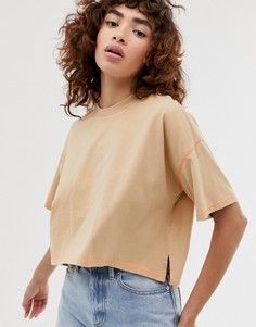Бежевая укороченная oversize-футболка со ступенчатым краем и контрастными строчками ASOS DESIGN - Бежевый