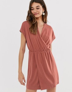 Платье мини рыжего цвета с запахом Monki - Коричневый