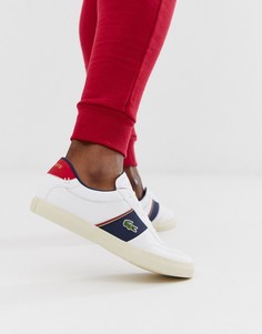 Белые кожаные кроссовки с темно-синей полосой по бокам Lacoste Courtmaster