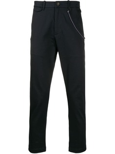 Closed straight-leg trousers