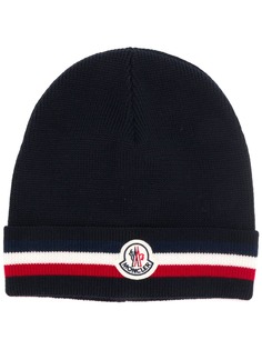 Moncler шапка с полосатой окантовкой